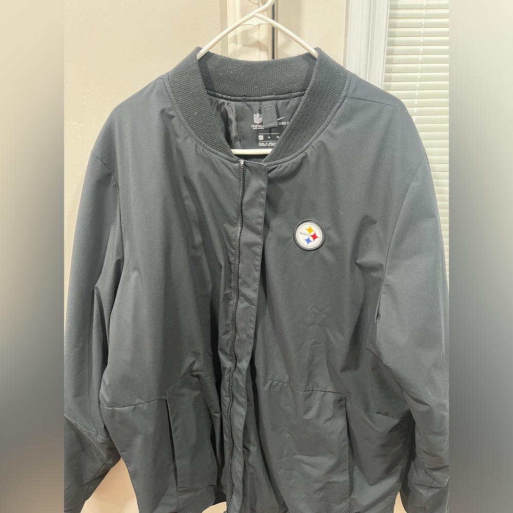 Steelers jacket. Very nice. Great condition. (Field apparel) Nike